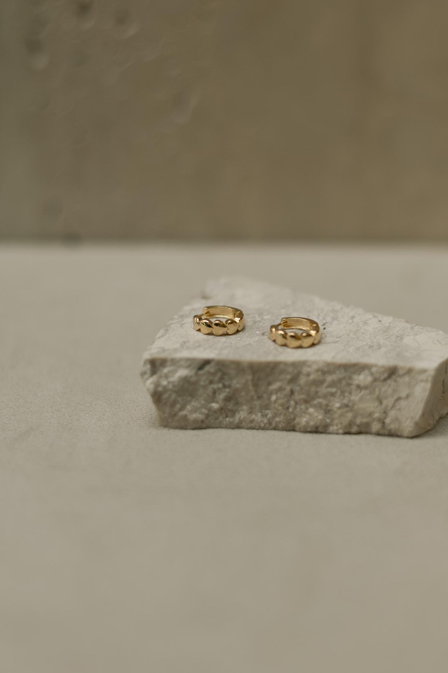 Brinco Argola Click Corações G Dourado