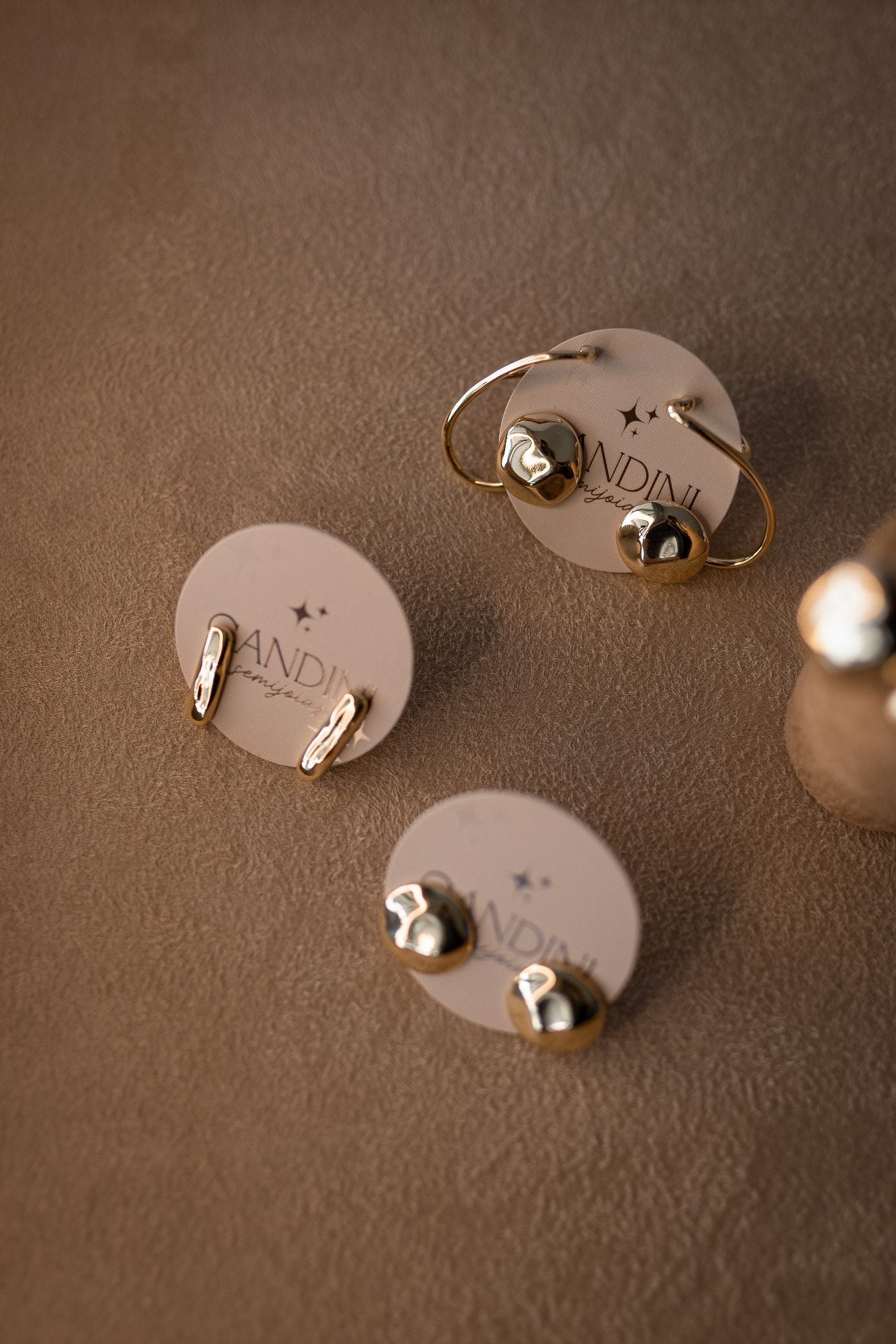 Brinco Com Piercing de Encaixe Dourado