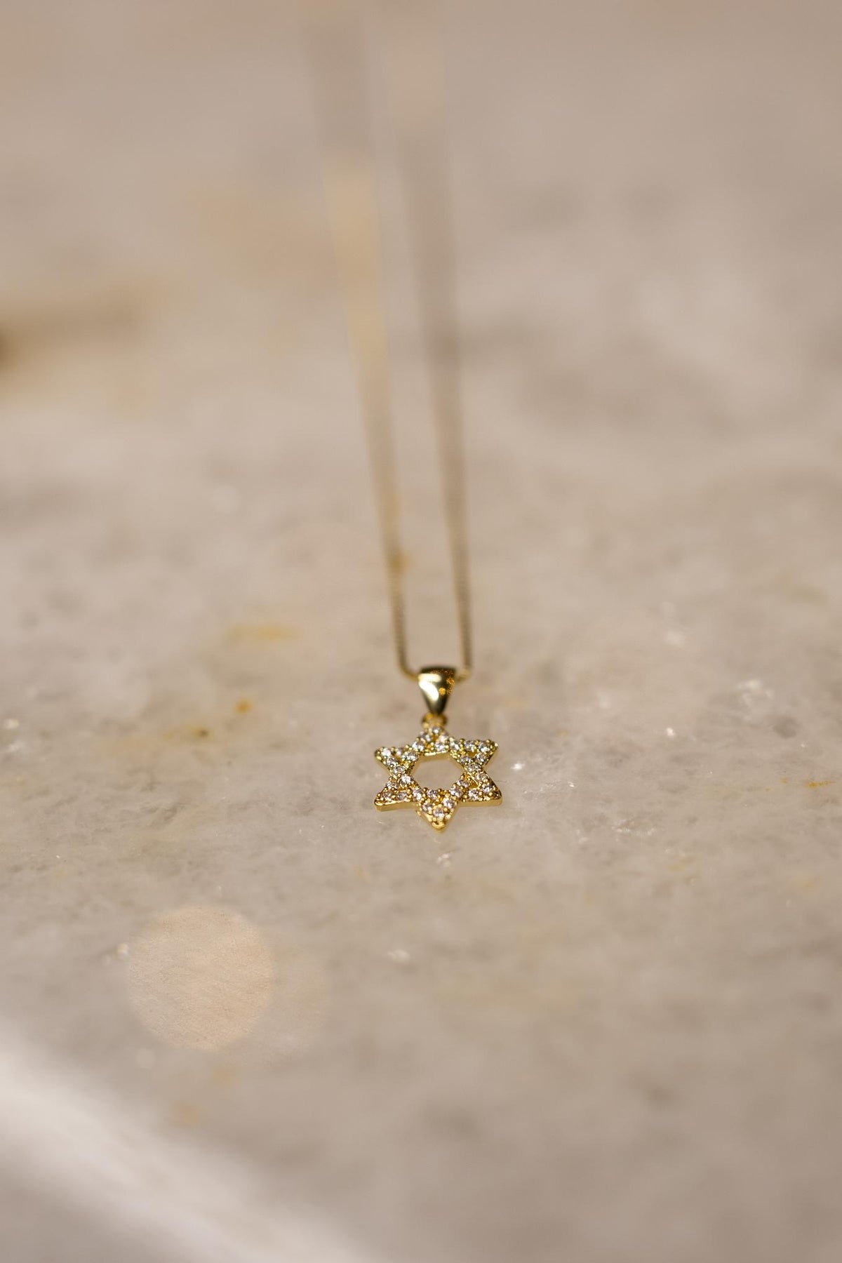 Colar Estrela de Davi Cravejado Dourado