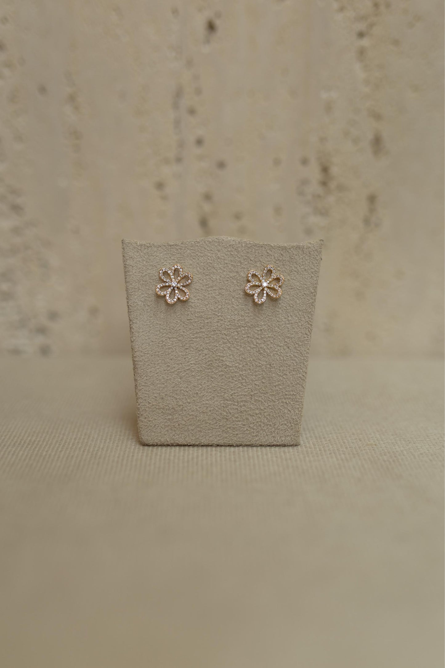 Brinco Flor Vazada Cristal Dourado