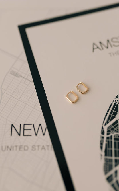 Brinco Argola Click Quadrado Liso Dourado P