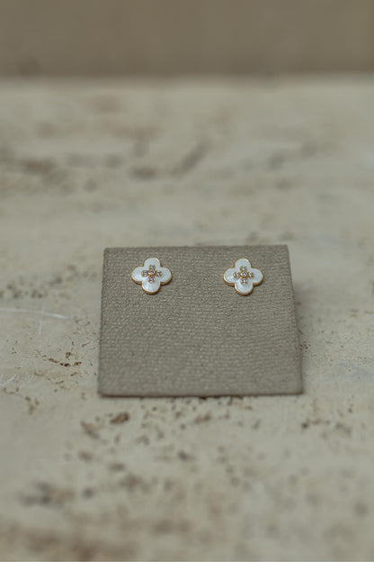 Brinco Trevo Branco Ródio Branco