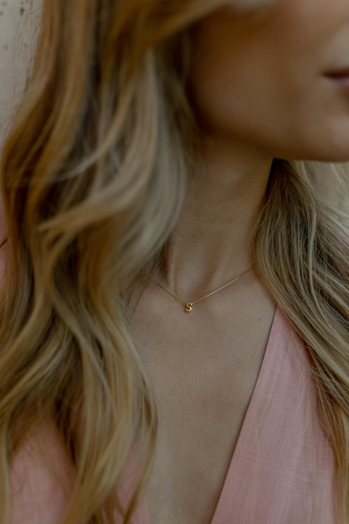 Colar Letra Dourado