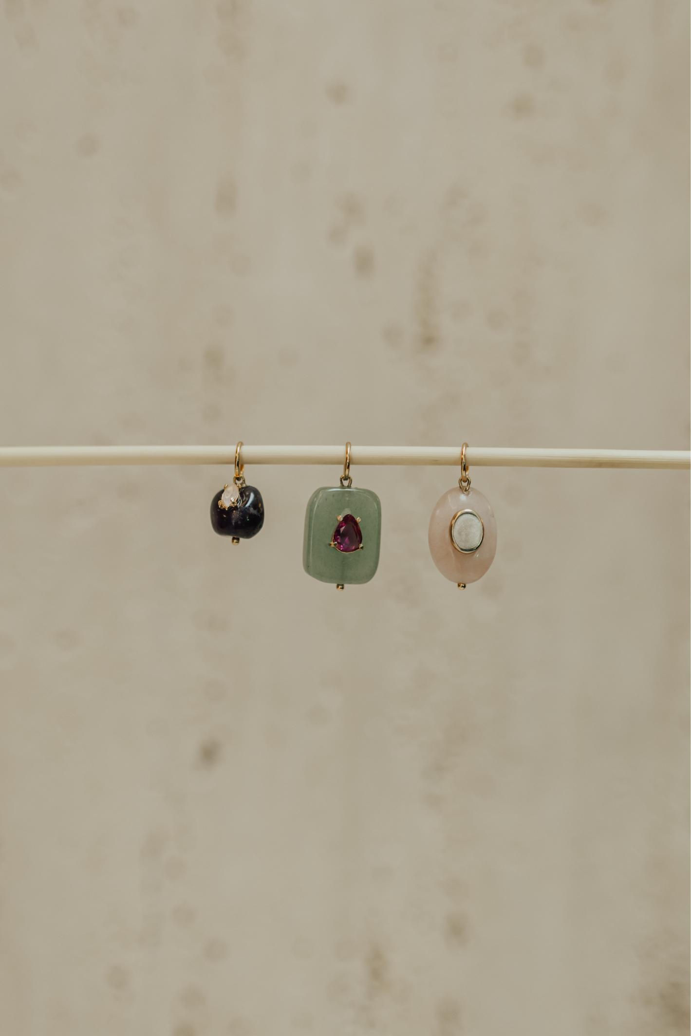 Pingente de Pedras Naturais Dourado