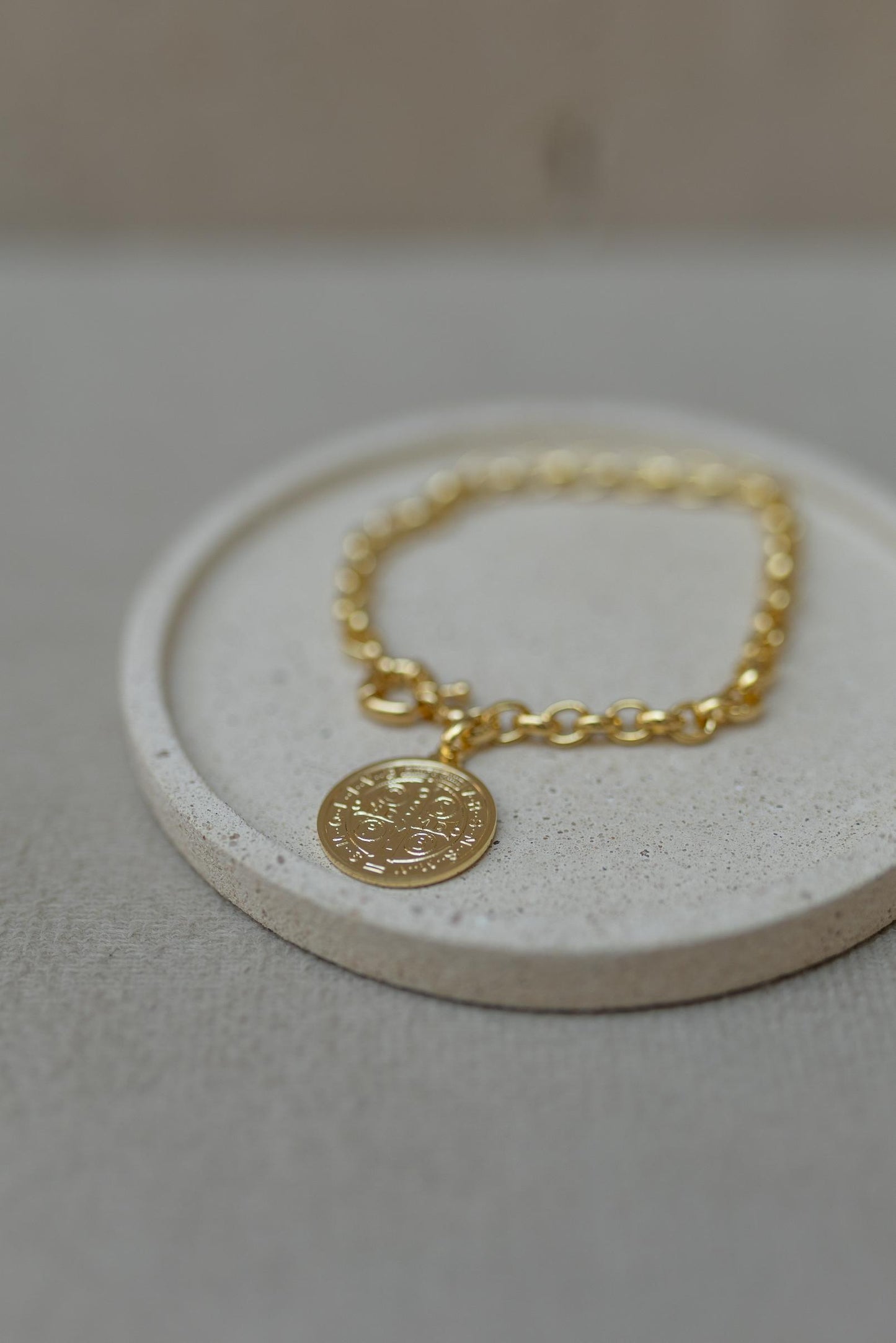 Pulseira Elos Português e Medalha de São Bento Dourado
