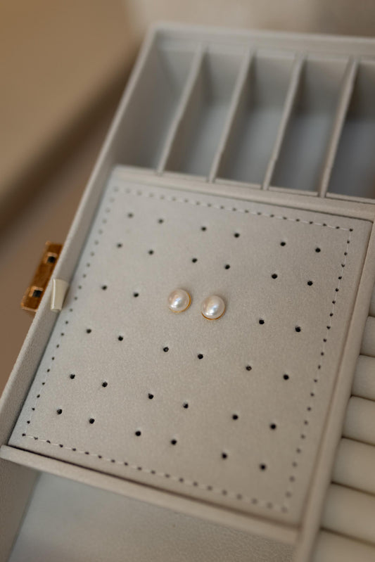 Brinco Pérola de Água Doce Dourado