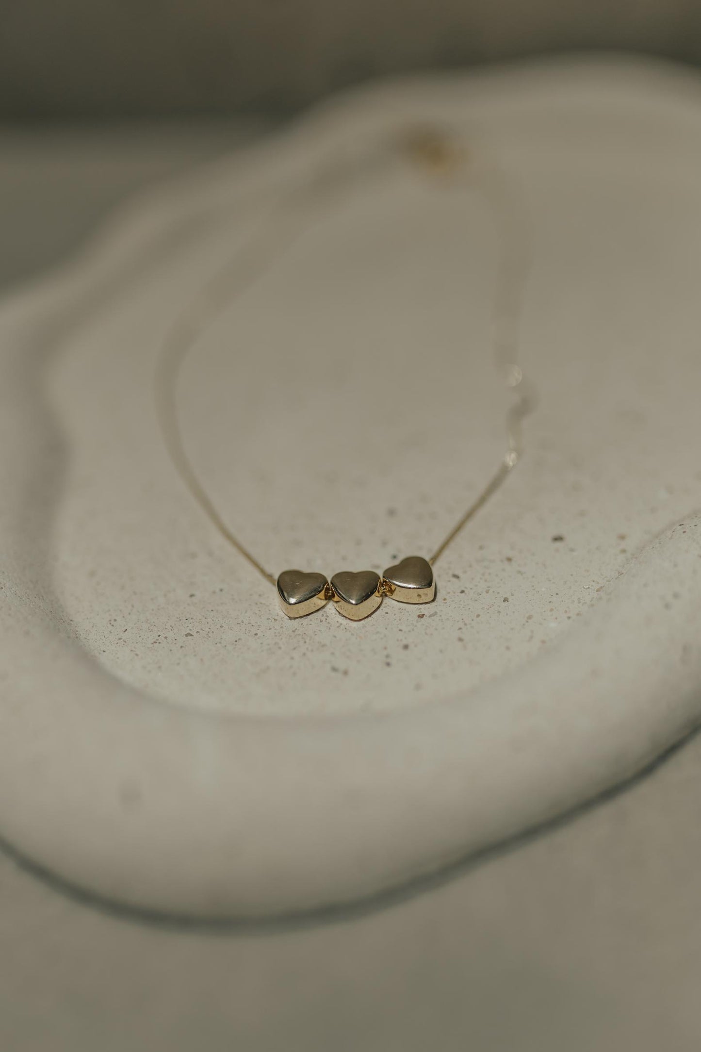 Colar 3 Corações Liso Dourado