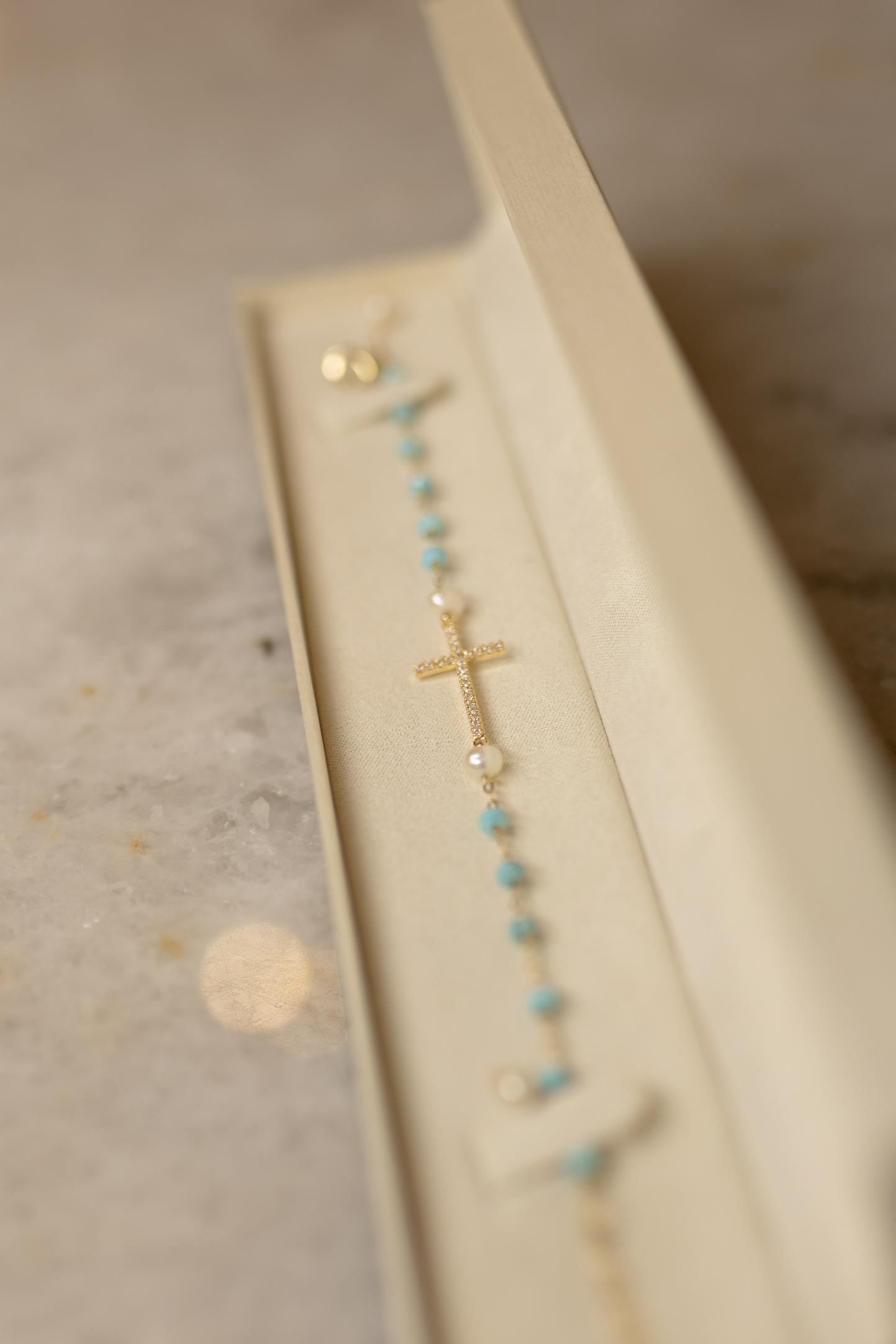 Pulseira Crucifixo Cravejado Pedras Naturais Pérola Dourado
