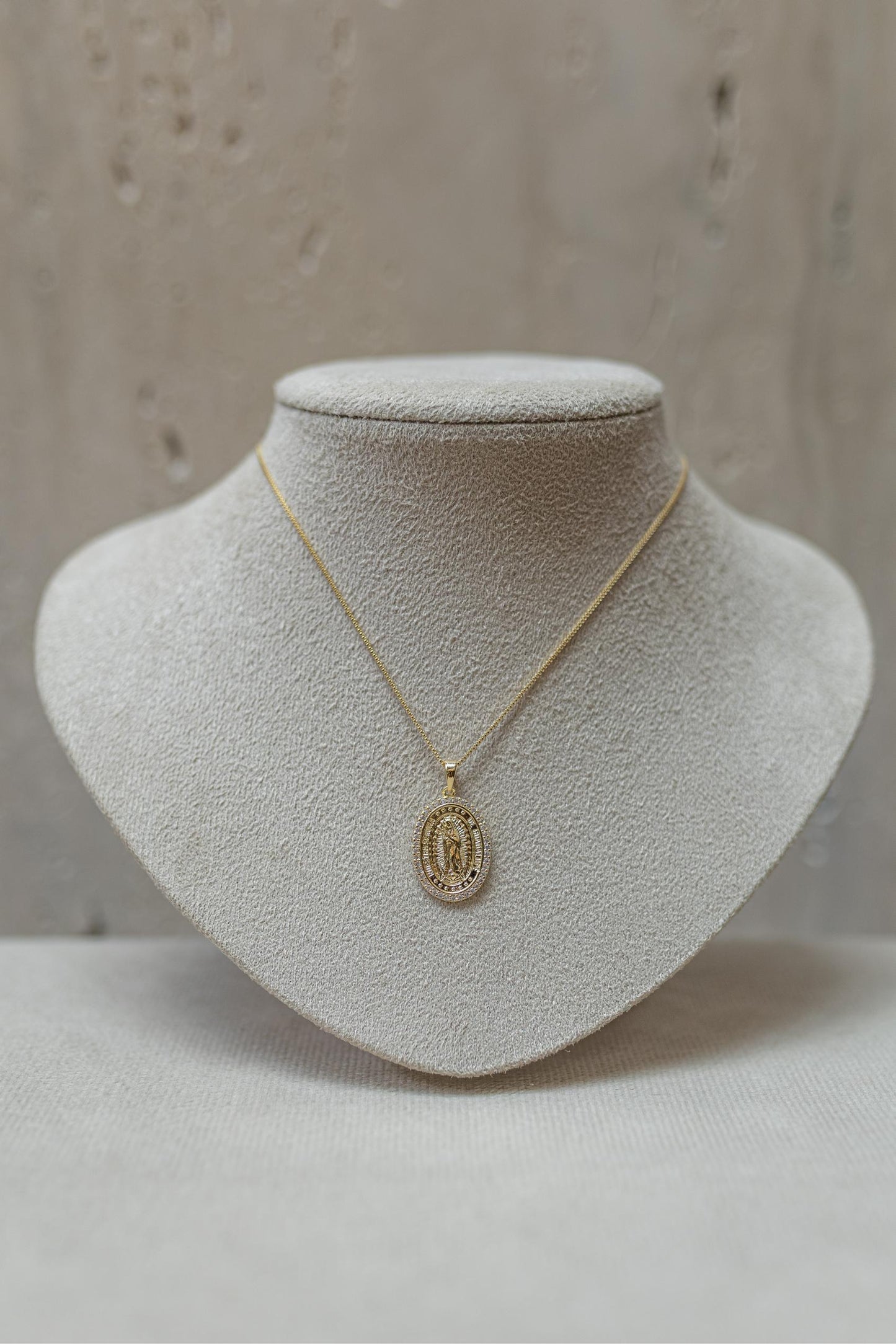 Colar Nossa Senhora de Guadalupe Dourado