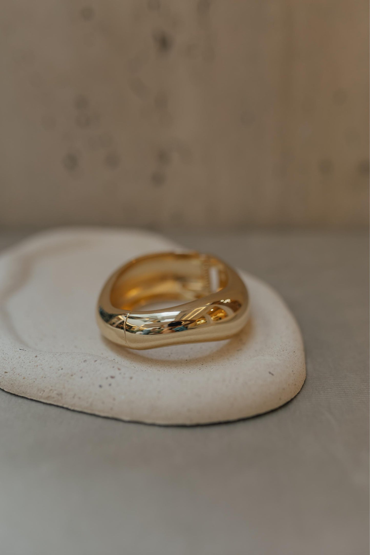 Bracelete Maxi Liso Onda Dourado