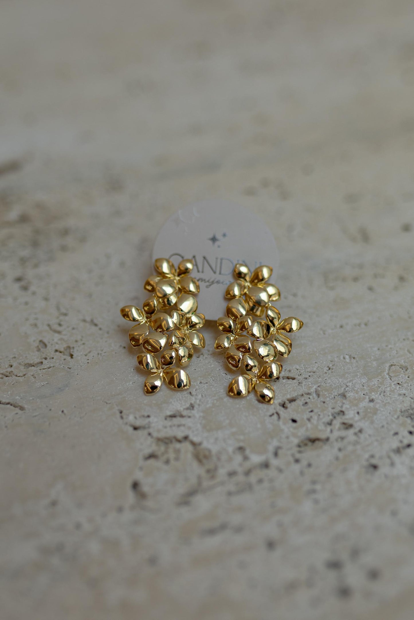 Brinco Flores Liso Dourado