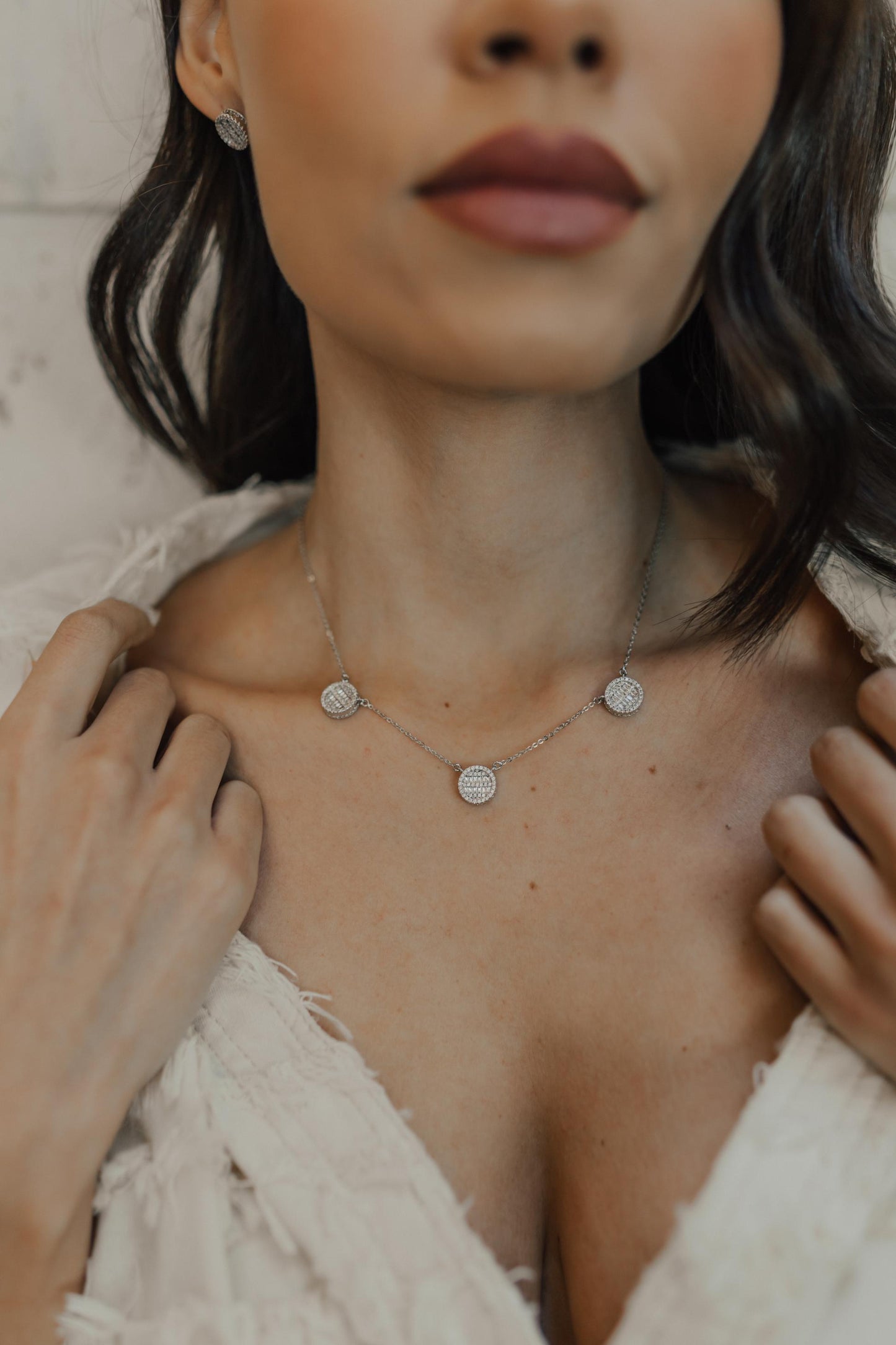 Brinco Redondo Baguete Ródio Branco