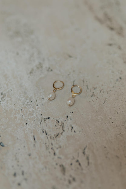 Brinco Argola com Pérola de Água Doce Dourado