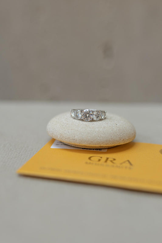 Anel Prata 925 Com Cinco Pontos de Luz Decrescentes Moissanite Ródio Branco