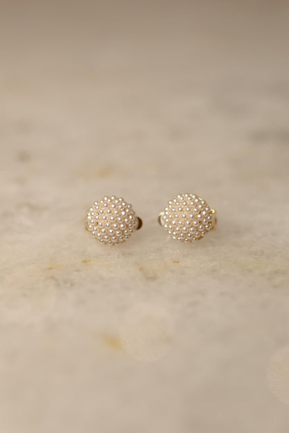 Brinco de Pressão Meia Esfera Micropérolas Dourado