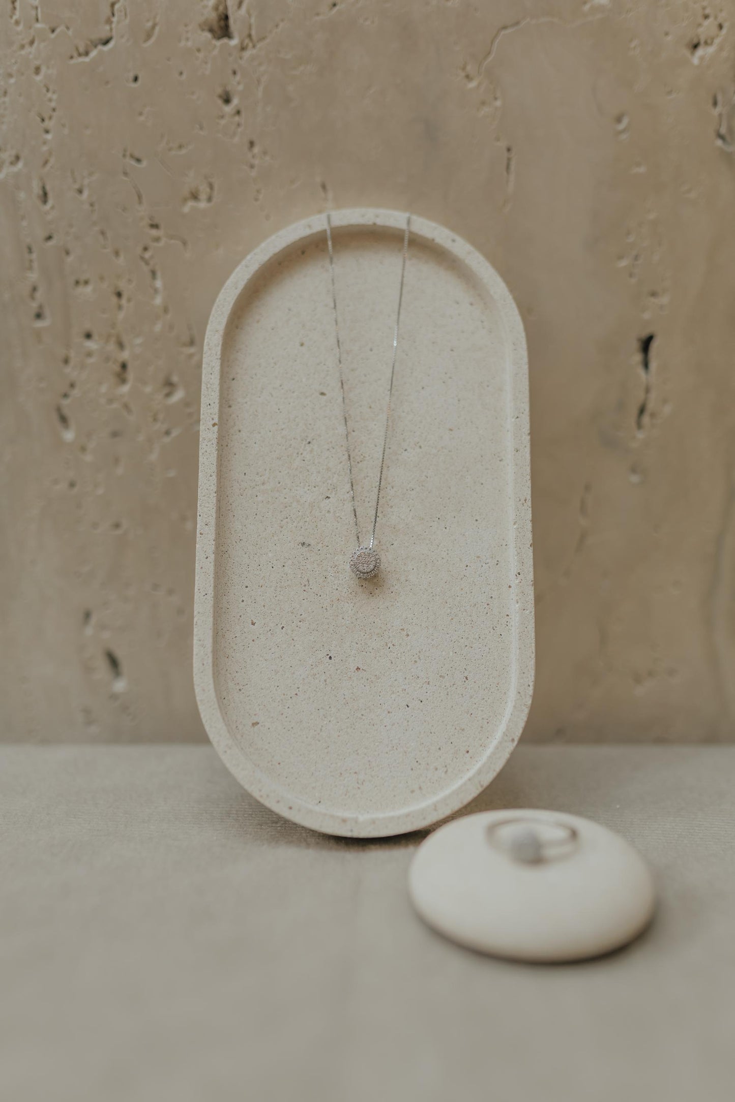 Anel Solitário Redondo Cravejado Prata 925 Ródio Branco