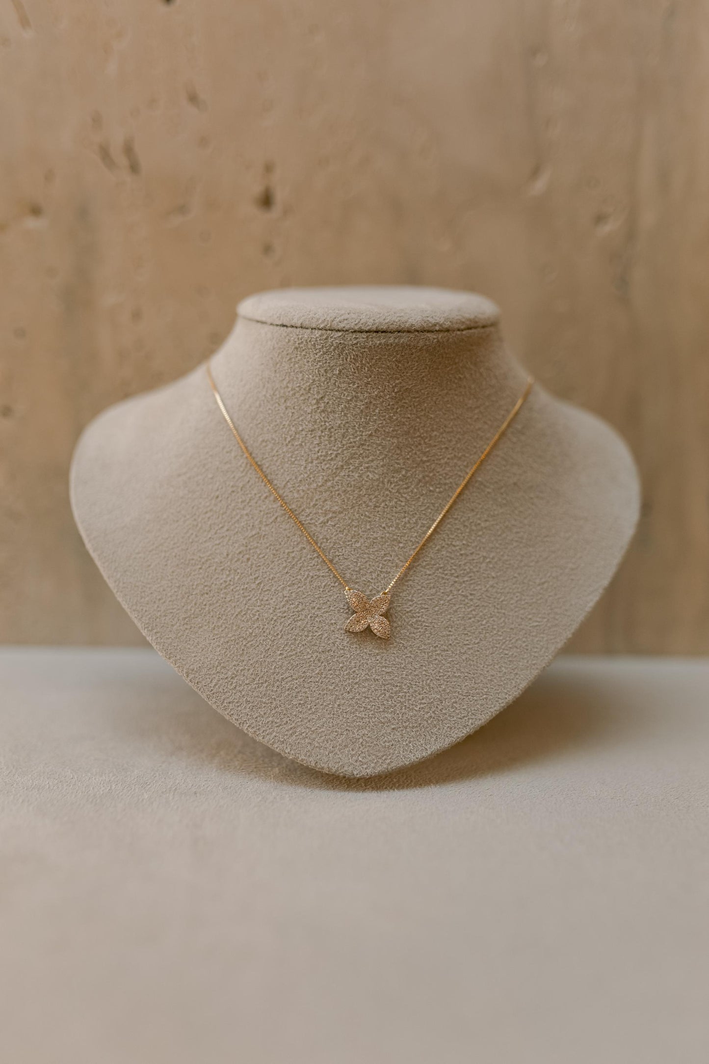 Colar Camélia Dourado