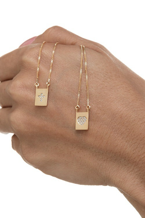 Colar Escapulário Cruz e Coração Dourado