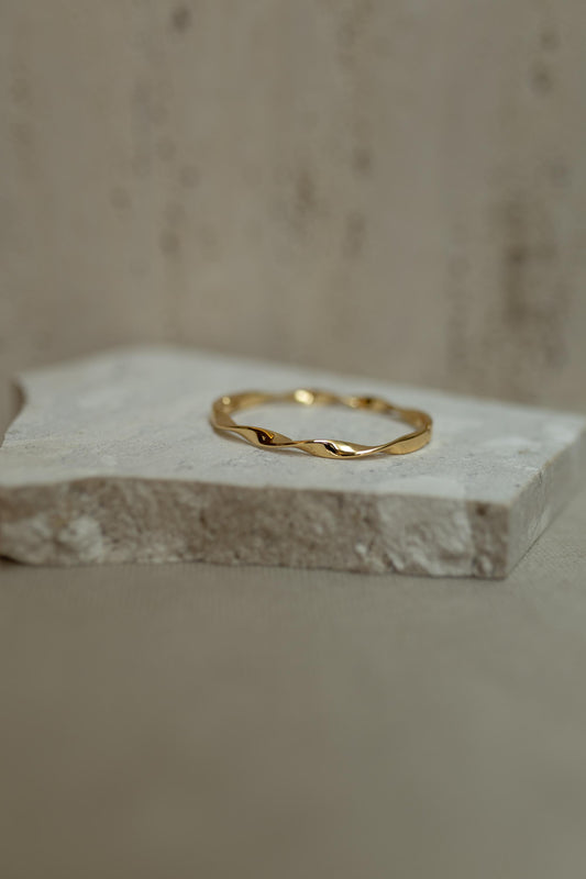 Bracelete Torcido Rígido Dourado