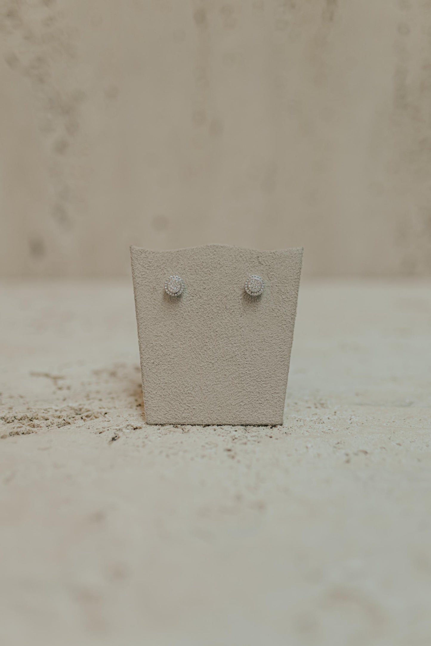 Brinco Redondo Cravejado Ponto de Luz Prata 925 Ródio Branco