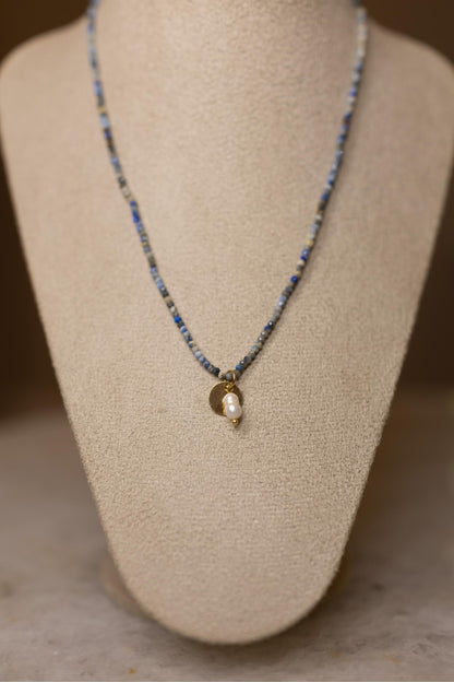 Colar Pedras Naturais Lápis Lazuli e Pérola de Água Doce Dourado