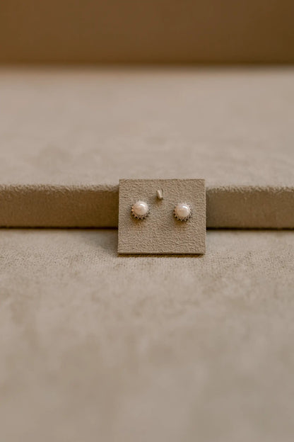 Brinco de Pérola Cravejado Dourado