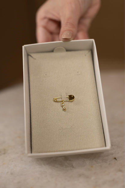 Alfinete de Batizado Ponto de Luz Figa Banhado a Ouro 18k | Presente para Batizado
