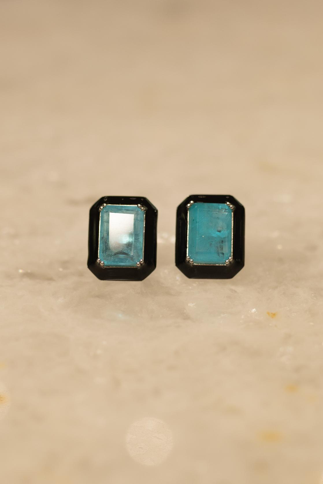 Brinco Fusion Esmeralda Colombiana Esmaltado Preto Ródio Branco