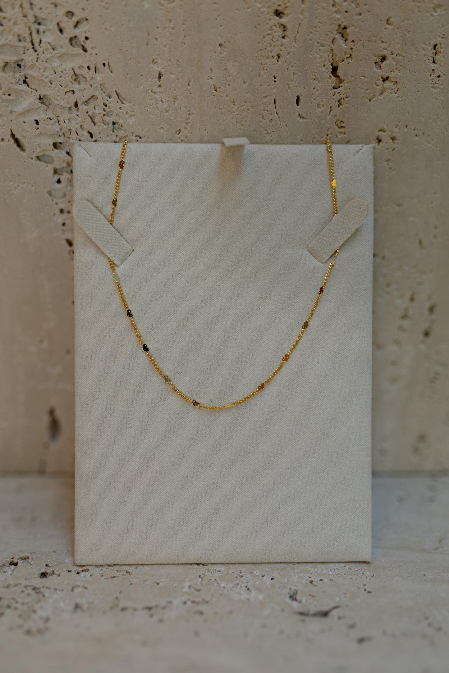 Colar Choker Mini Corações Lisos Dourado