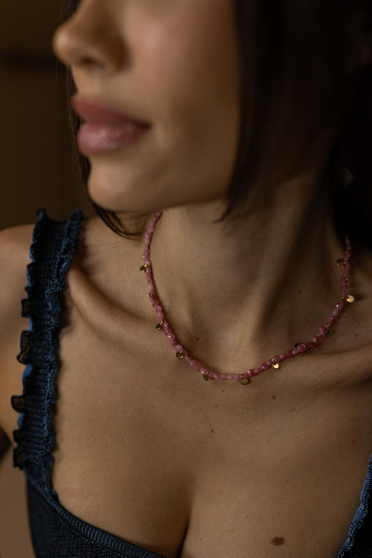 Colar Choker Rosa Chapinha Dourado