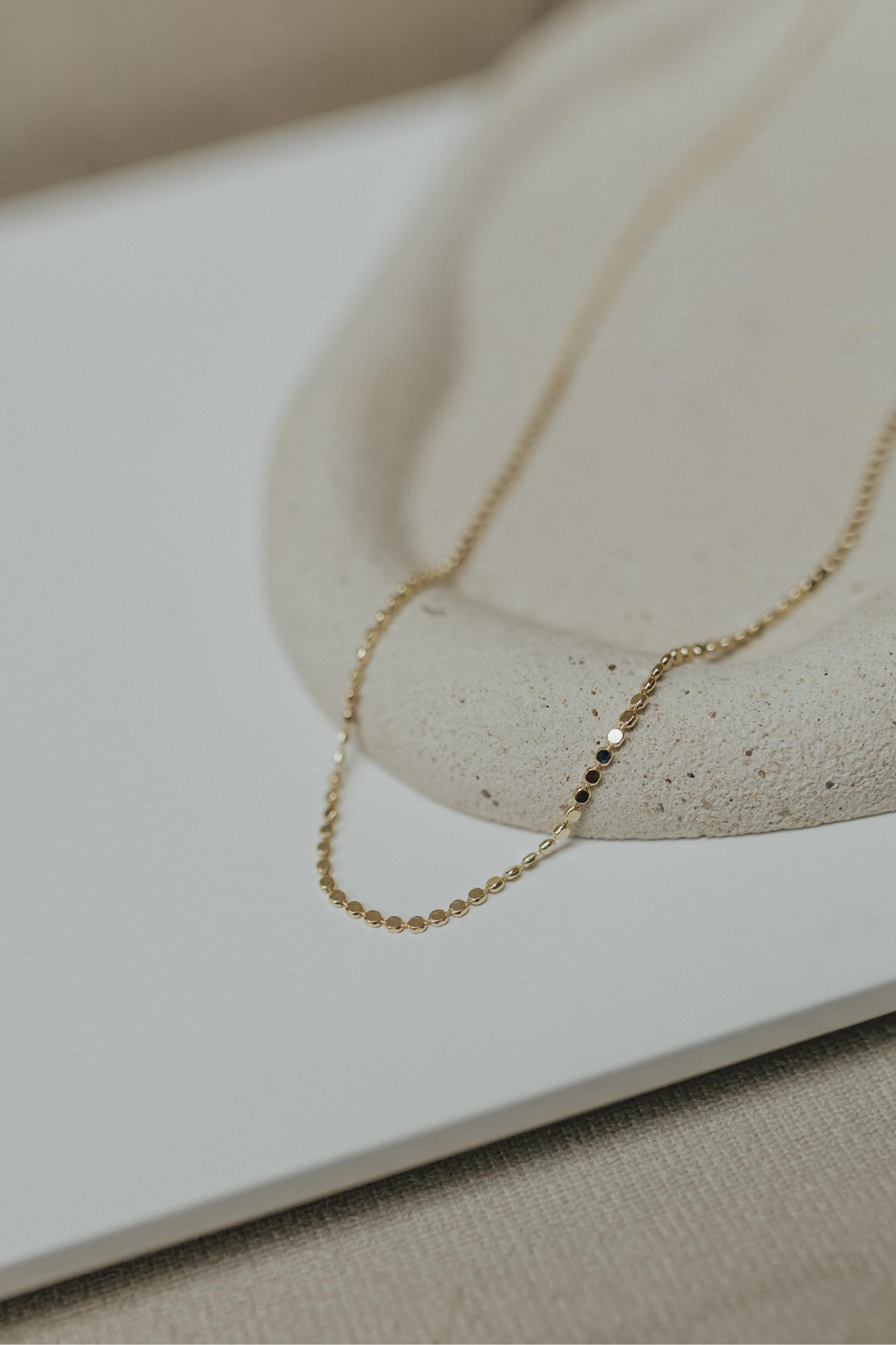 Colar Longo Chapinhas Diamantadas Dourado