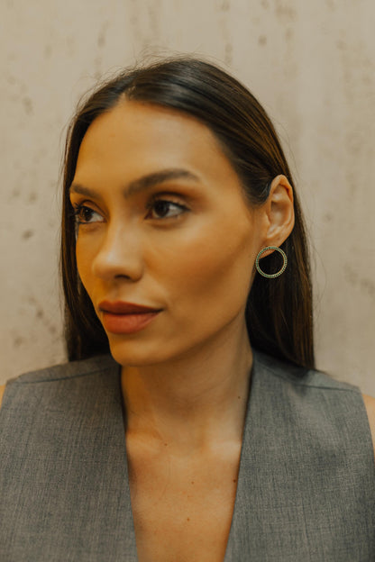 Brinco Círculo Frontal Cravejado Dourado