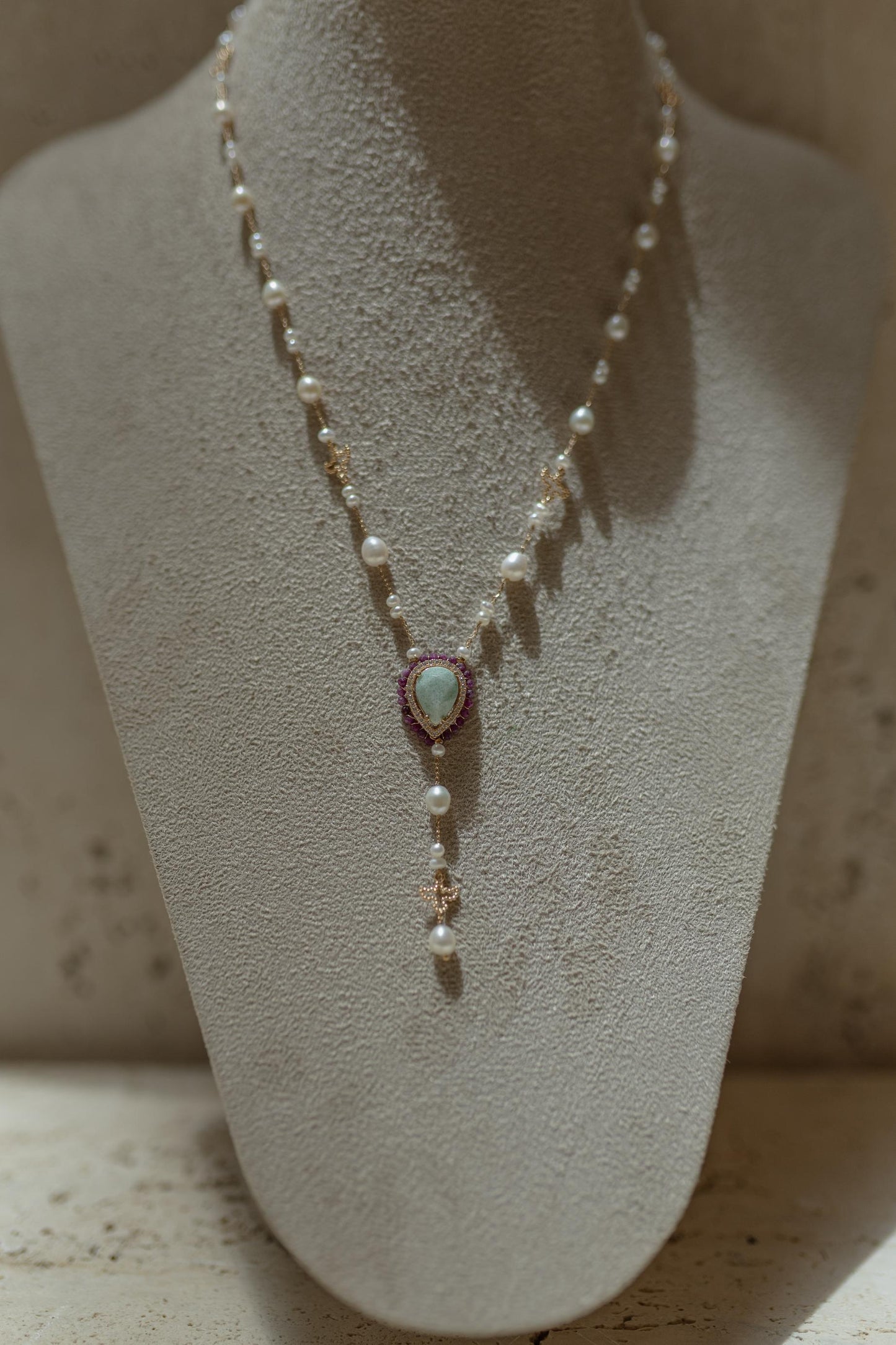 Colar Terço Gota Cravejada Pedras Naturais Dourado