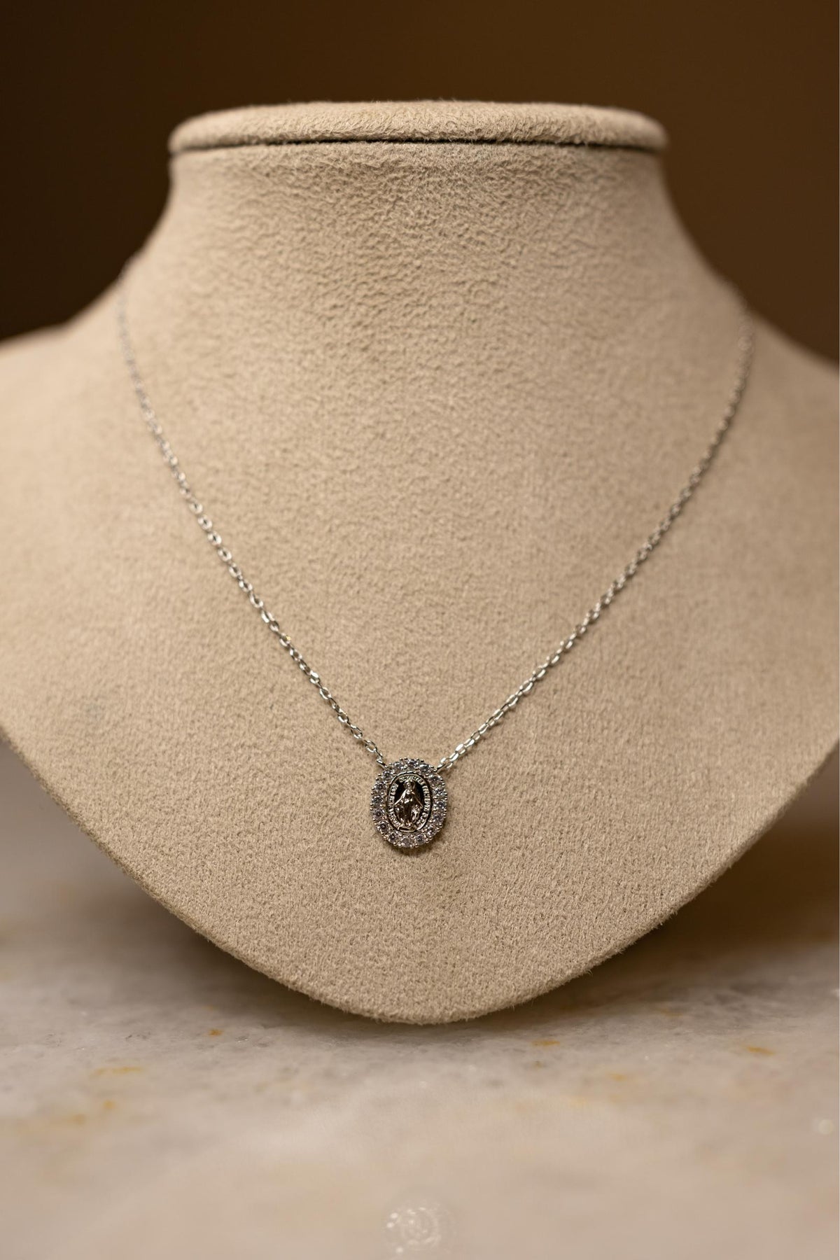 Colar Nossa Senhora das Graças Borda Cristal Ródio Branco