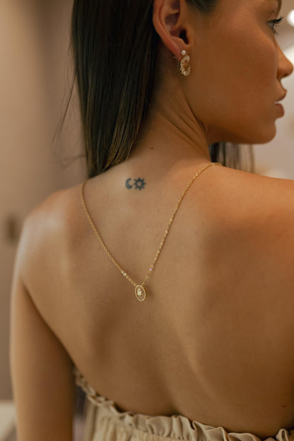 Colar Escapulário Flutuante Dourado