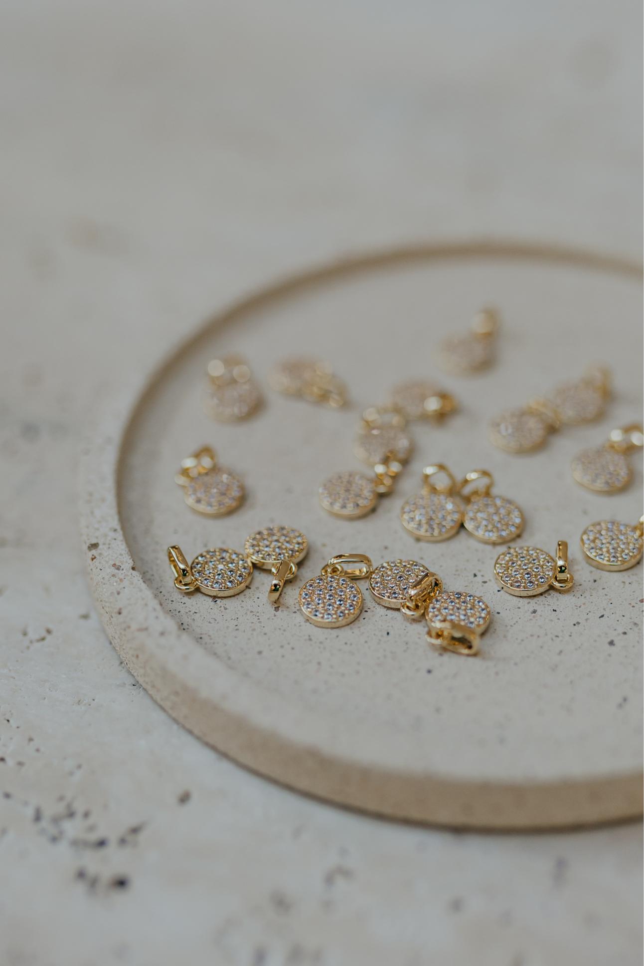 Colar Pingente Circulo Cravejado Dourado