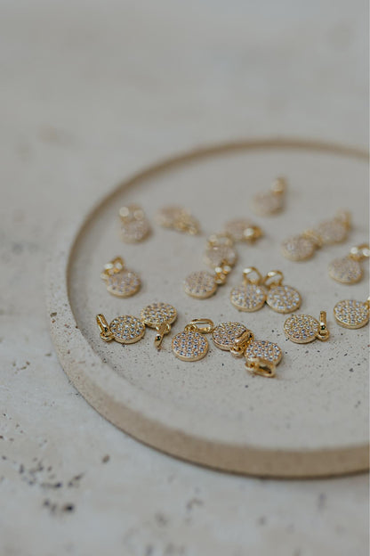 Colar Pingente Circulo Cravejado Dourado