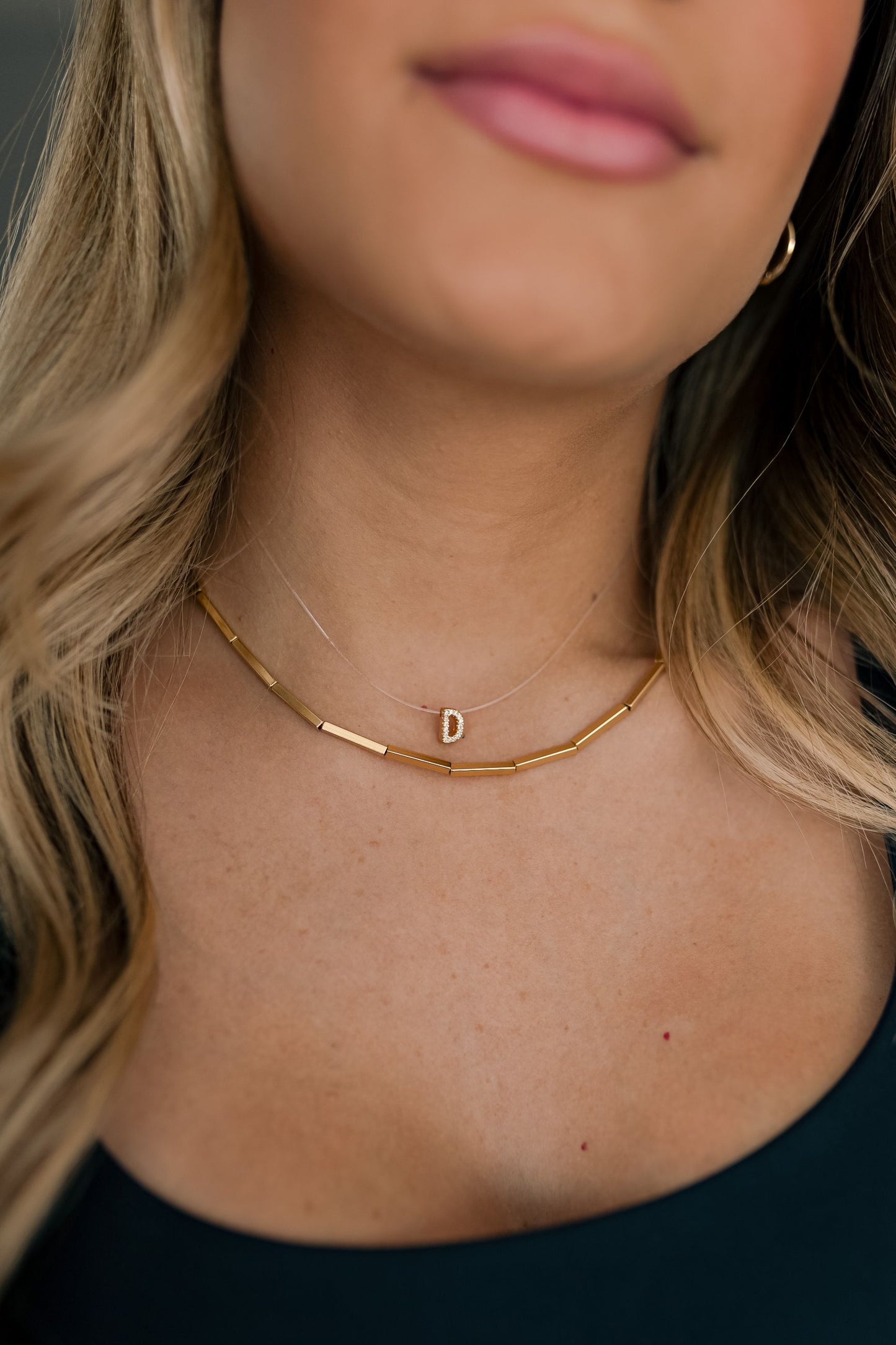 Colar Nylon com Letra Cravejada Dourado