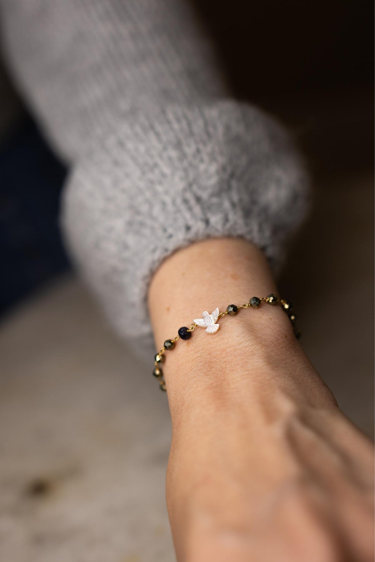 Pulseira Pirita Espirito Santo Madrepérola Dourado