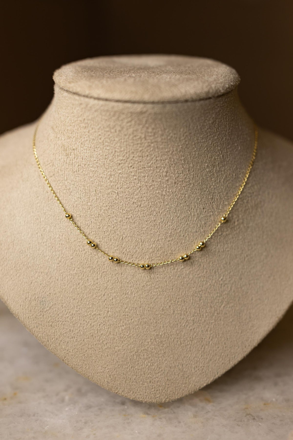 Colar Choker Bolinhas Espaçadas Dourado
