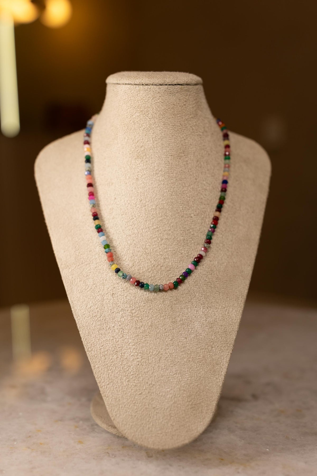 Colar Pedras Naturais Rainbow Dourado