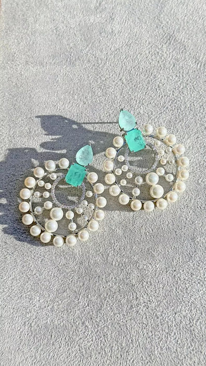 Brinco Redondo Pedra Fusion e Pérolas Ródio Branco