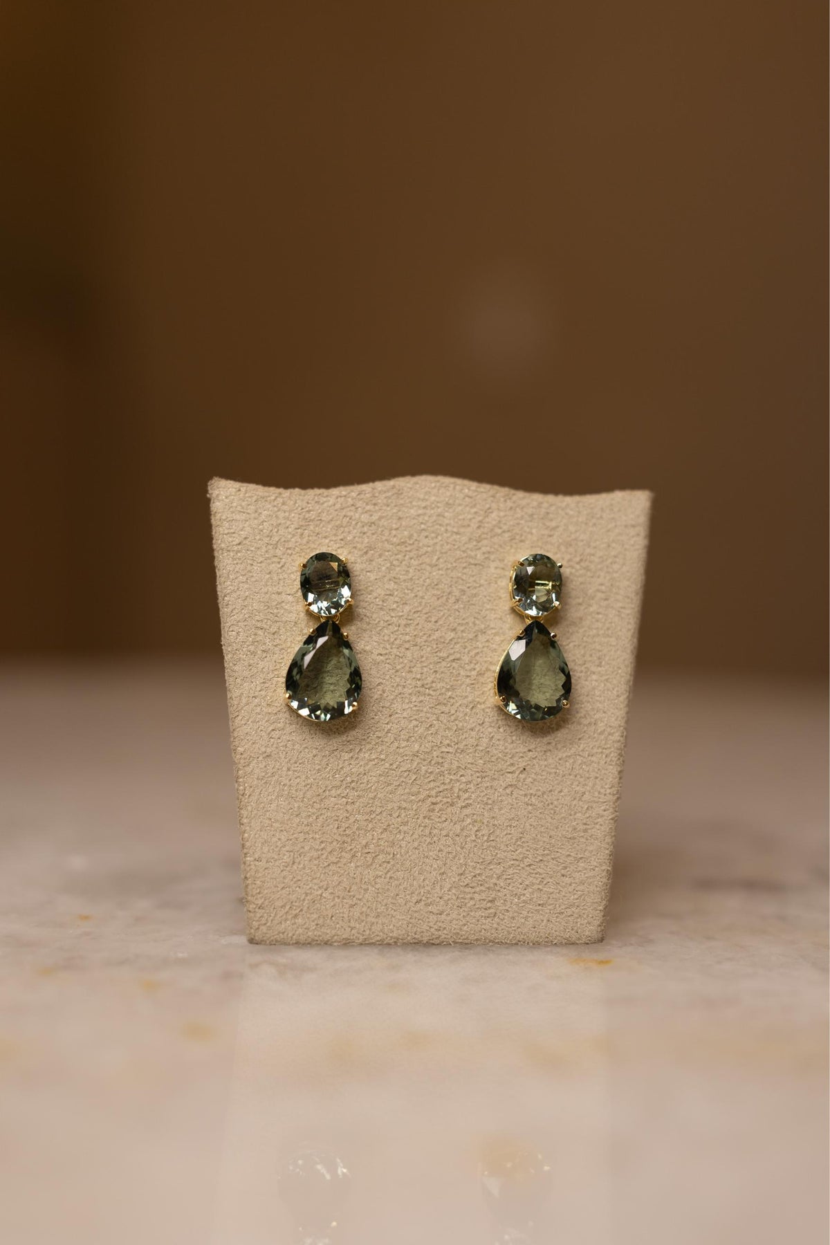 Brinco Oval Gota Verde Dourado