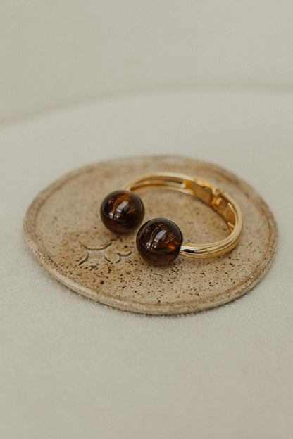 Bracelete Dourado com Bolas de Resina Marrom