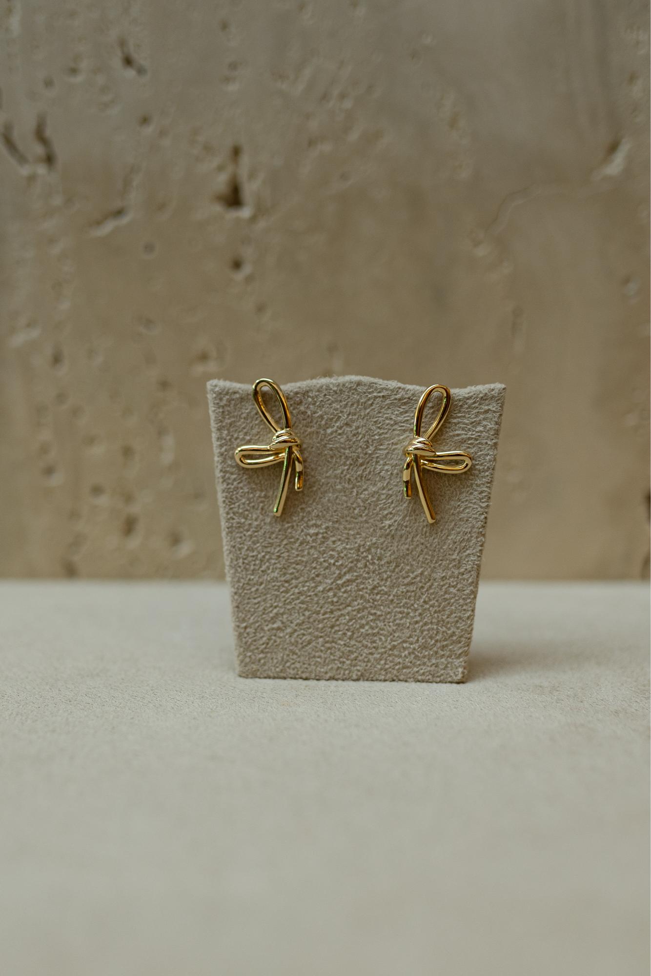 Brinco Laço Liso Dourado