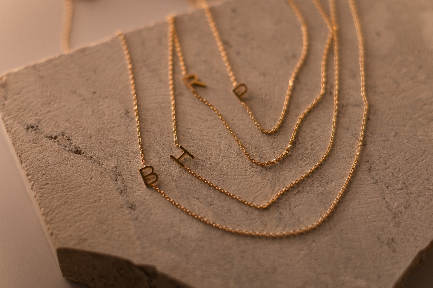 Choker Letra Dourado