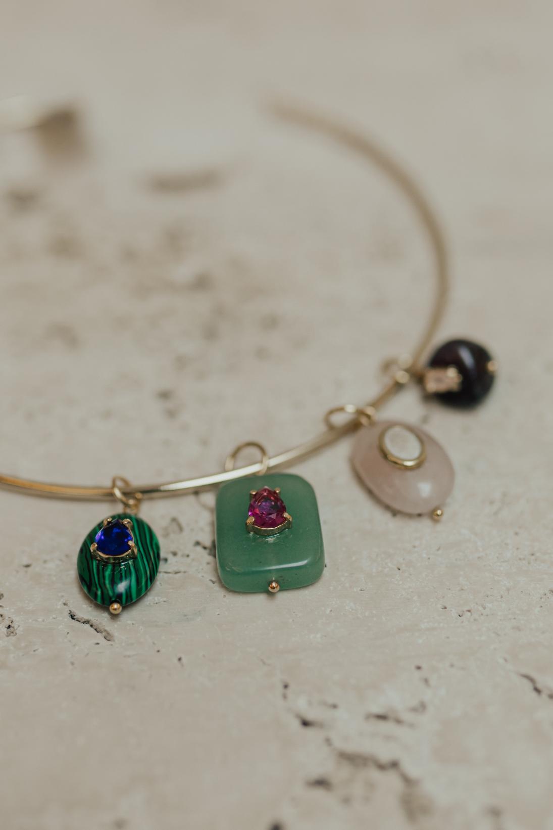 Pingente de Pedras Naturais Dourado