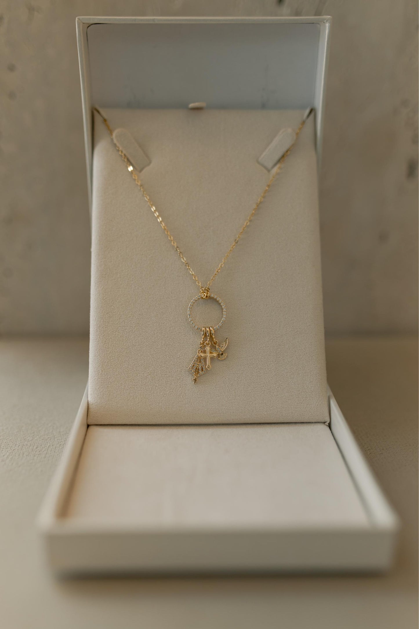 Colar Patuá Religioso Dourado