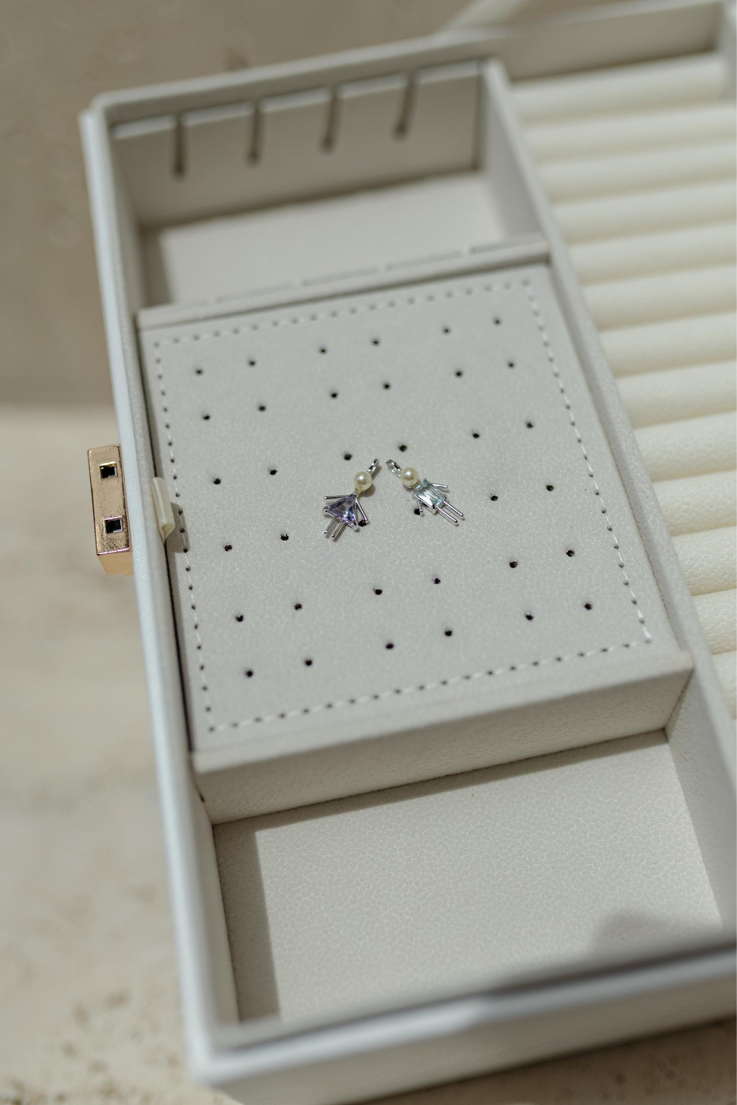 Colar Filhos com Pérolas Ródio Branco