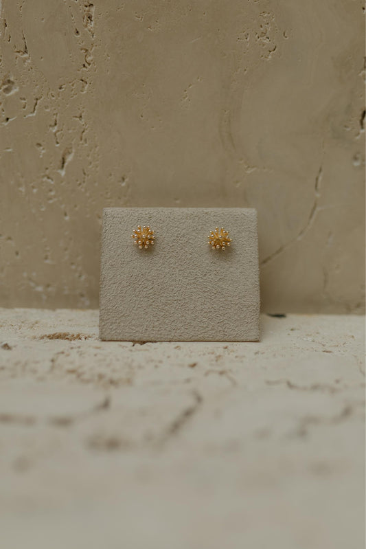 Brinco Mini Flor Dente de Leão Dourado